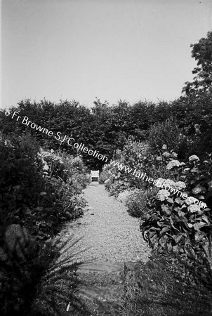 HOWTH CASTLE HERBACEOUS BORDER